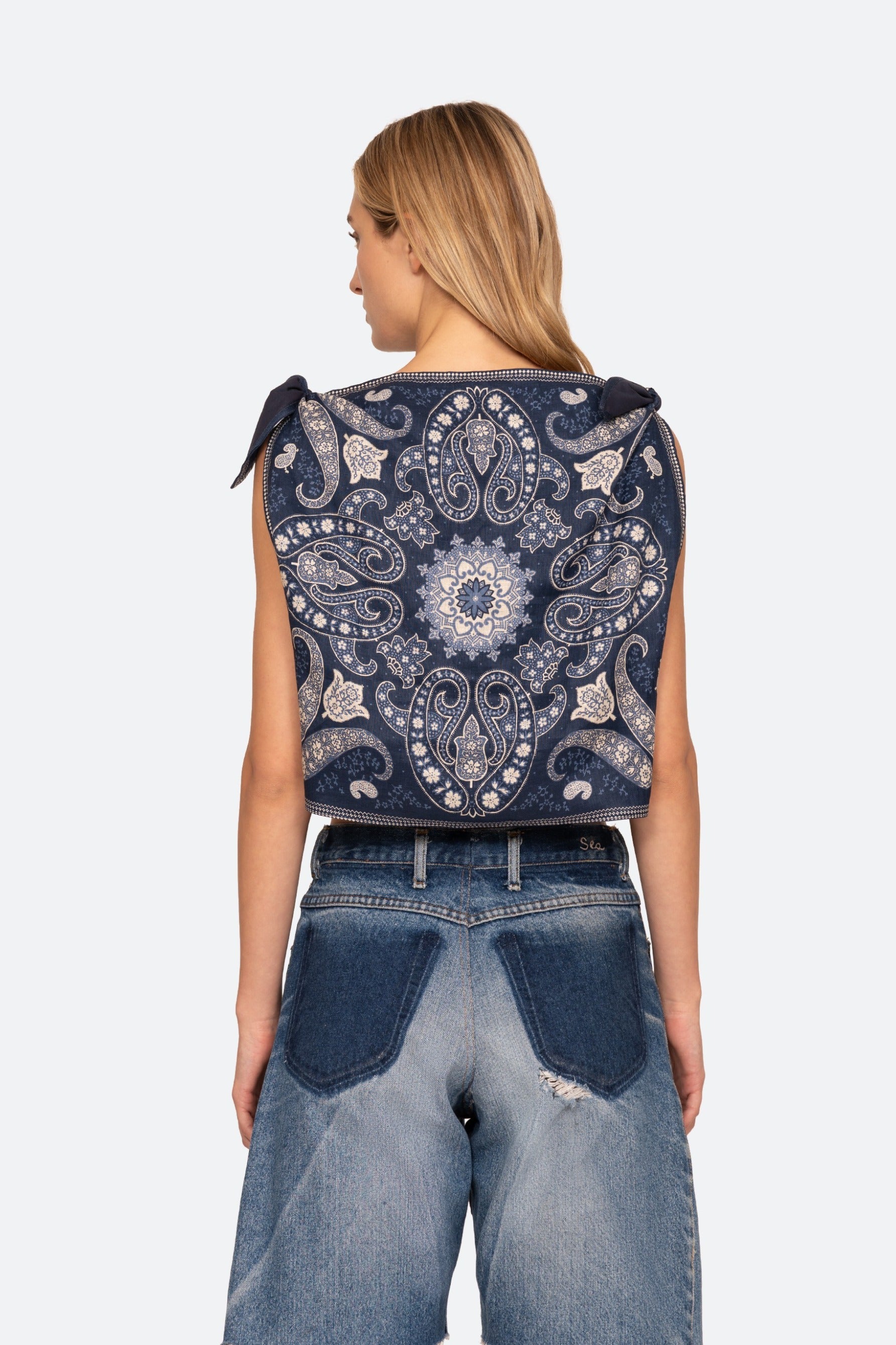 EMELINA PRINT SLVLESS TOP (D1)