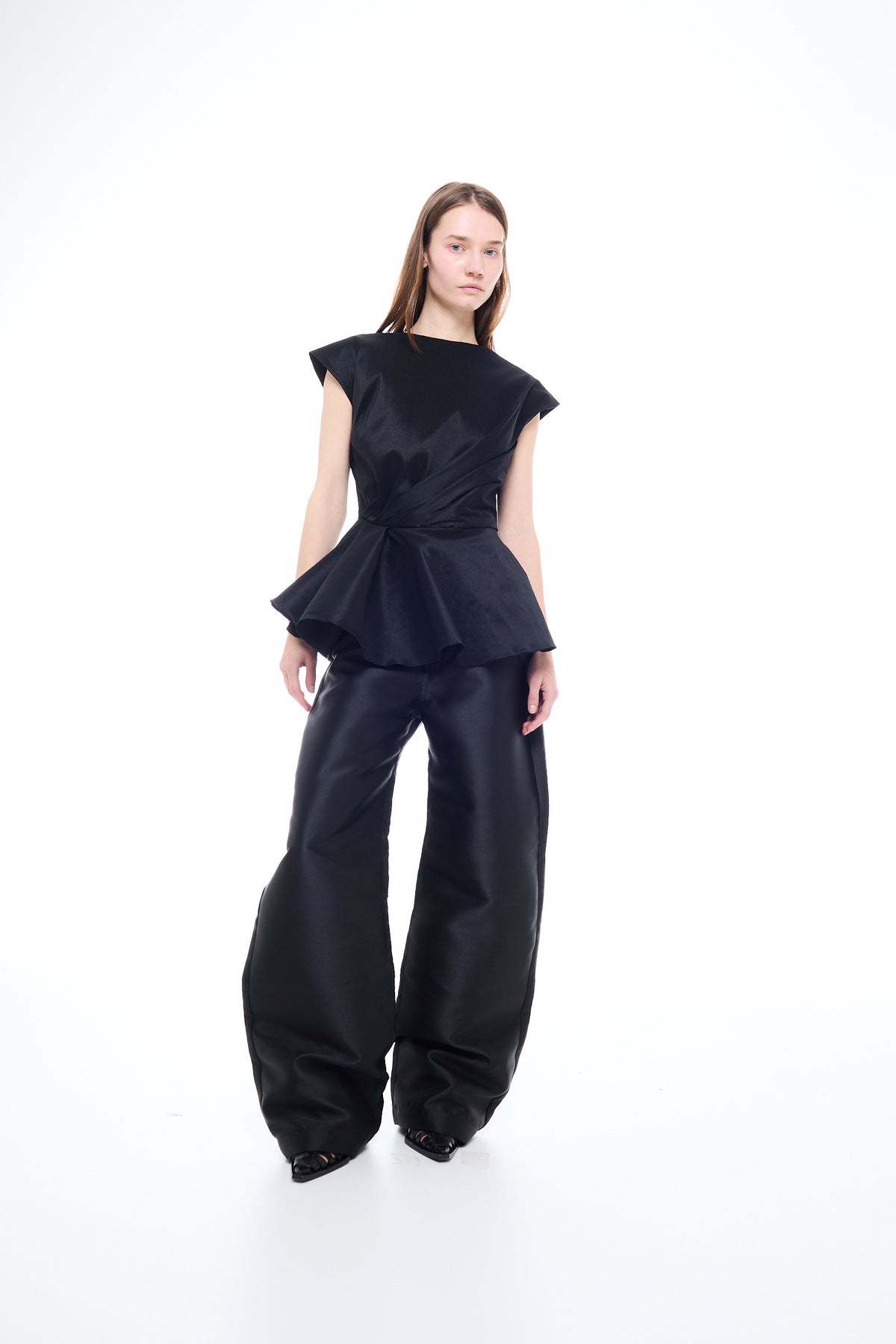 DRAPED CAP SLEEVE FLOUNCE TOP
