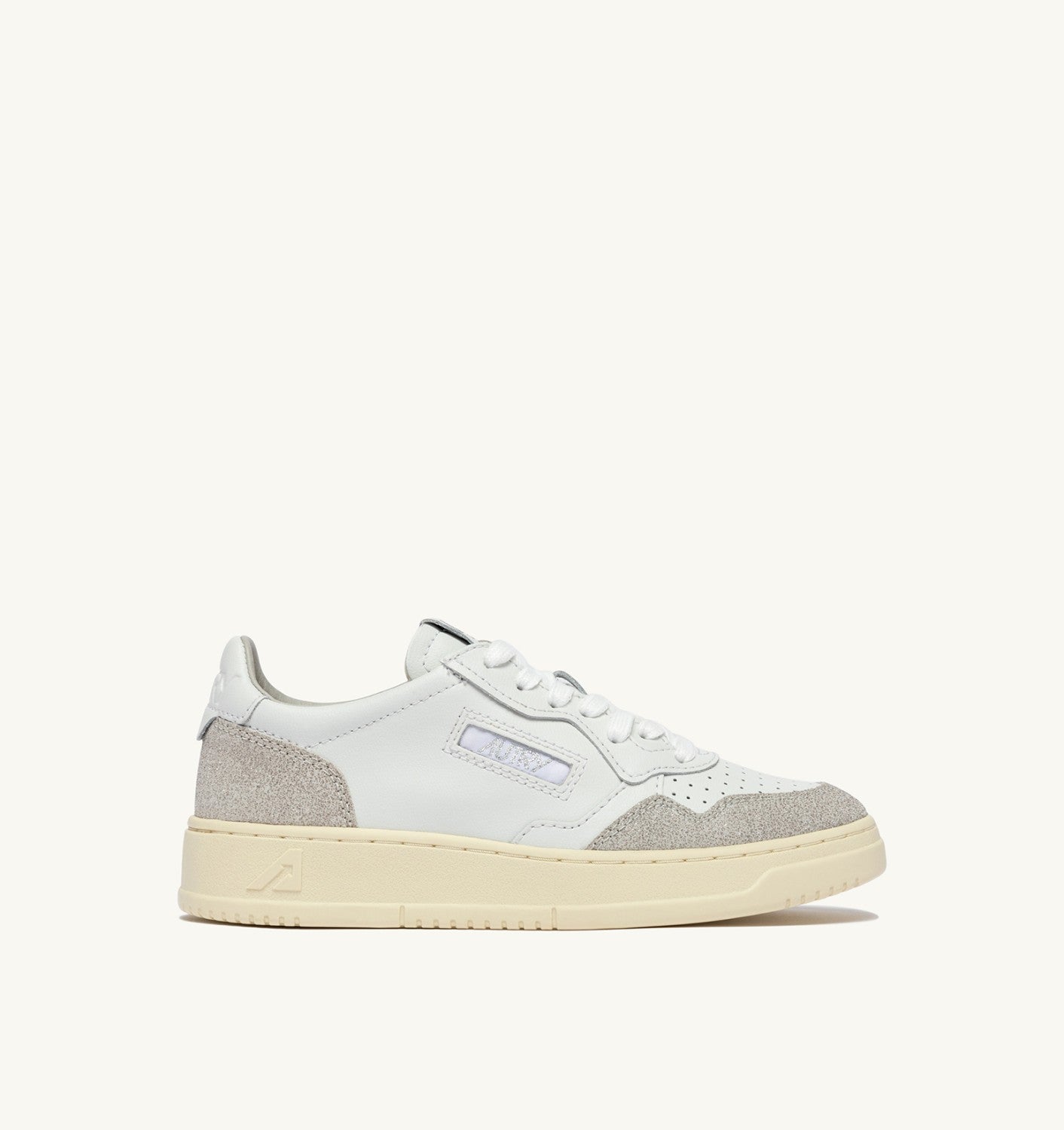 Autry Medalist Low Sneakers - White Leather/Gray Stars