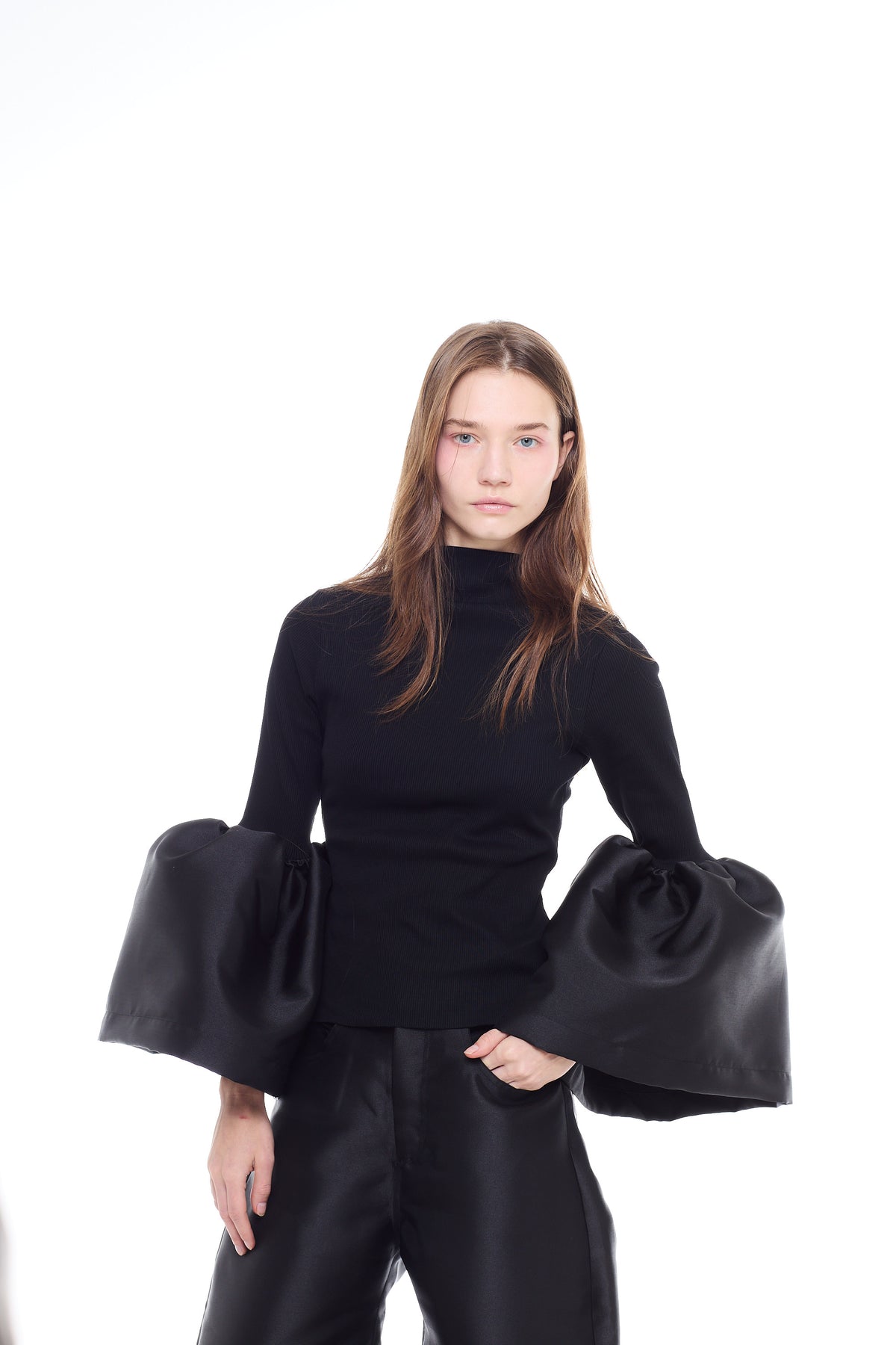 HEAVY SATIN TURTLENECK PUFF SLEEVE TOP