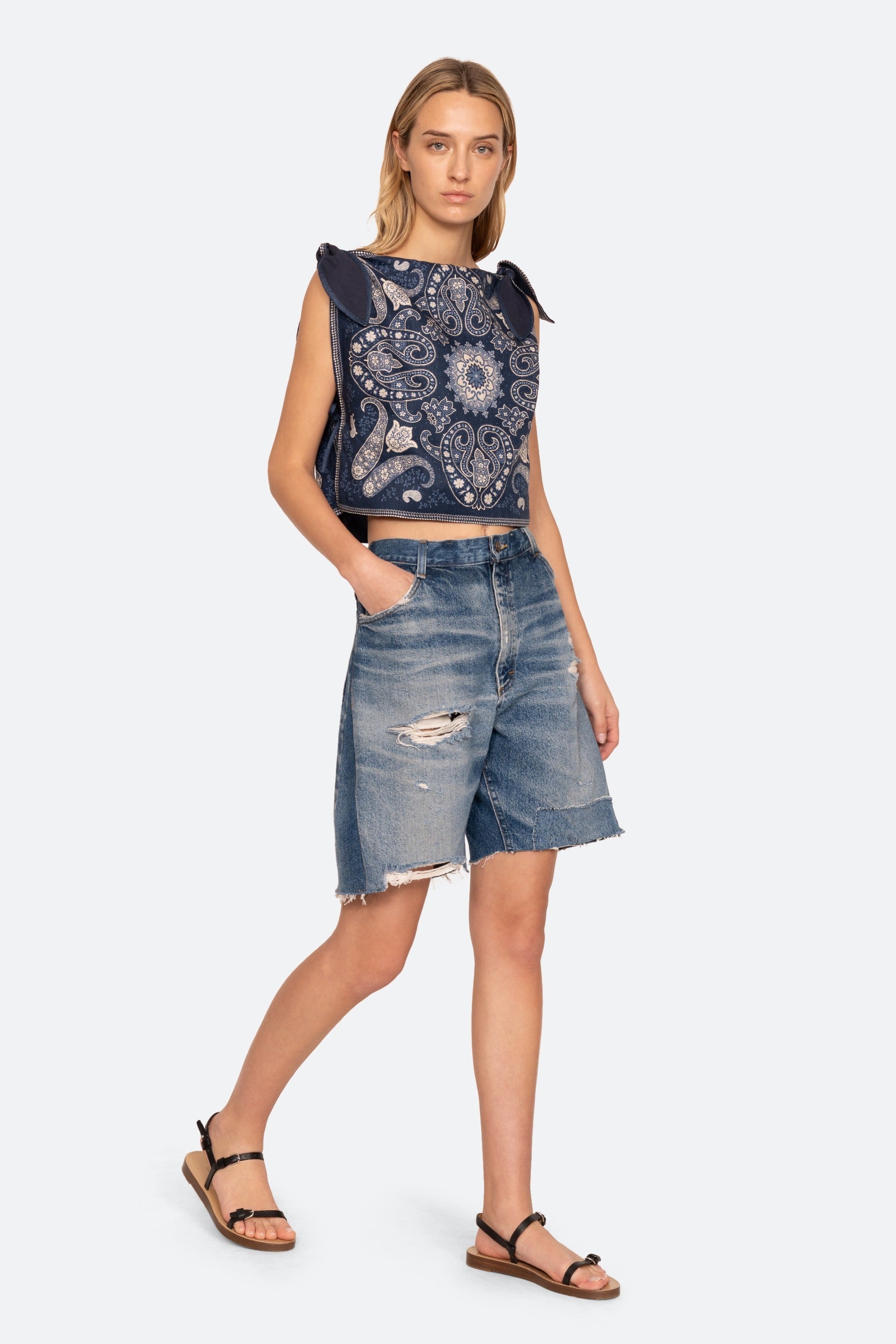 EMELINA PRINT SLVLESS TOP (D1)