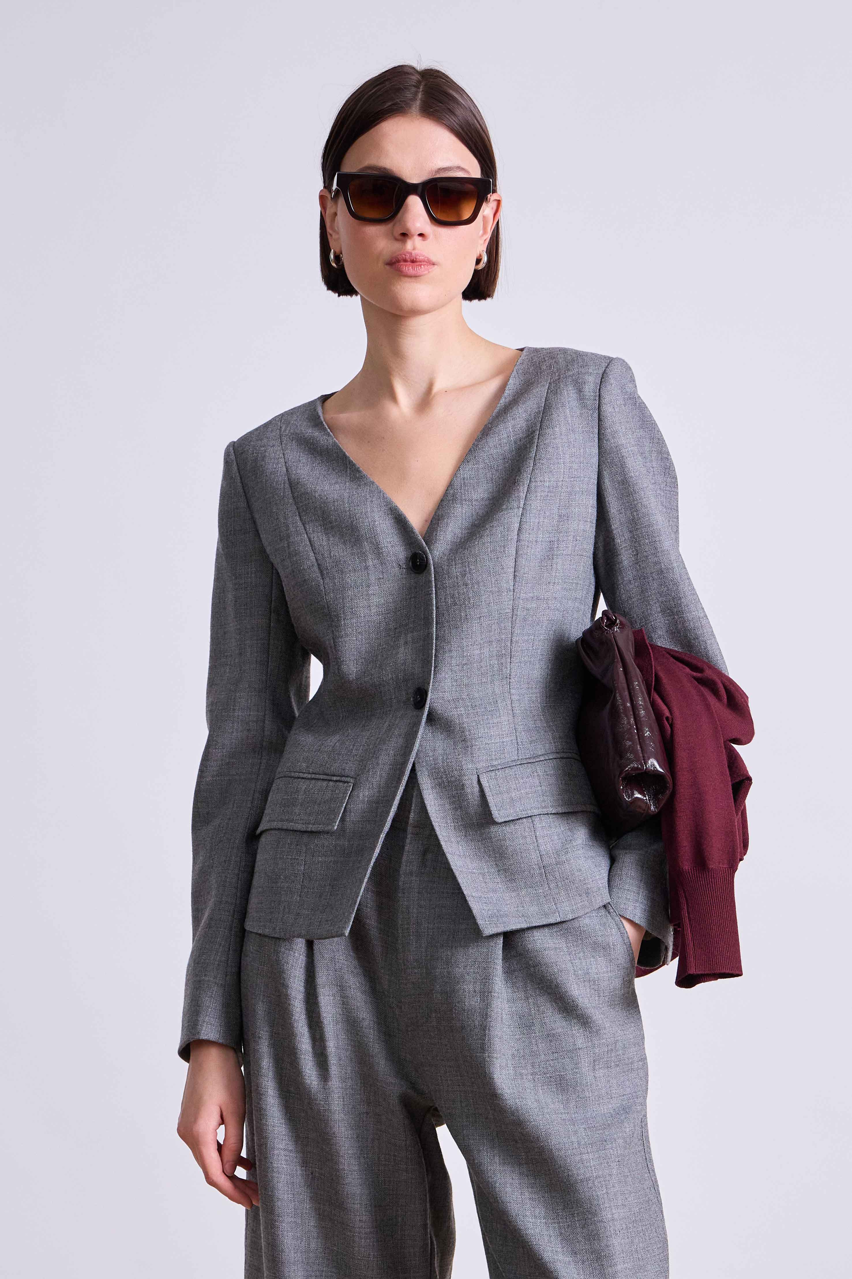 HEATHERED GREY
