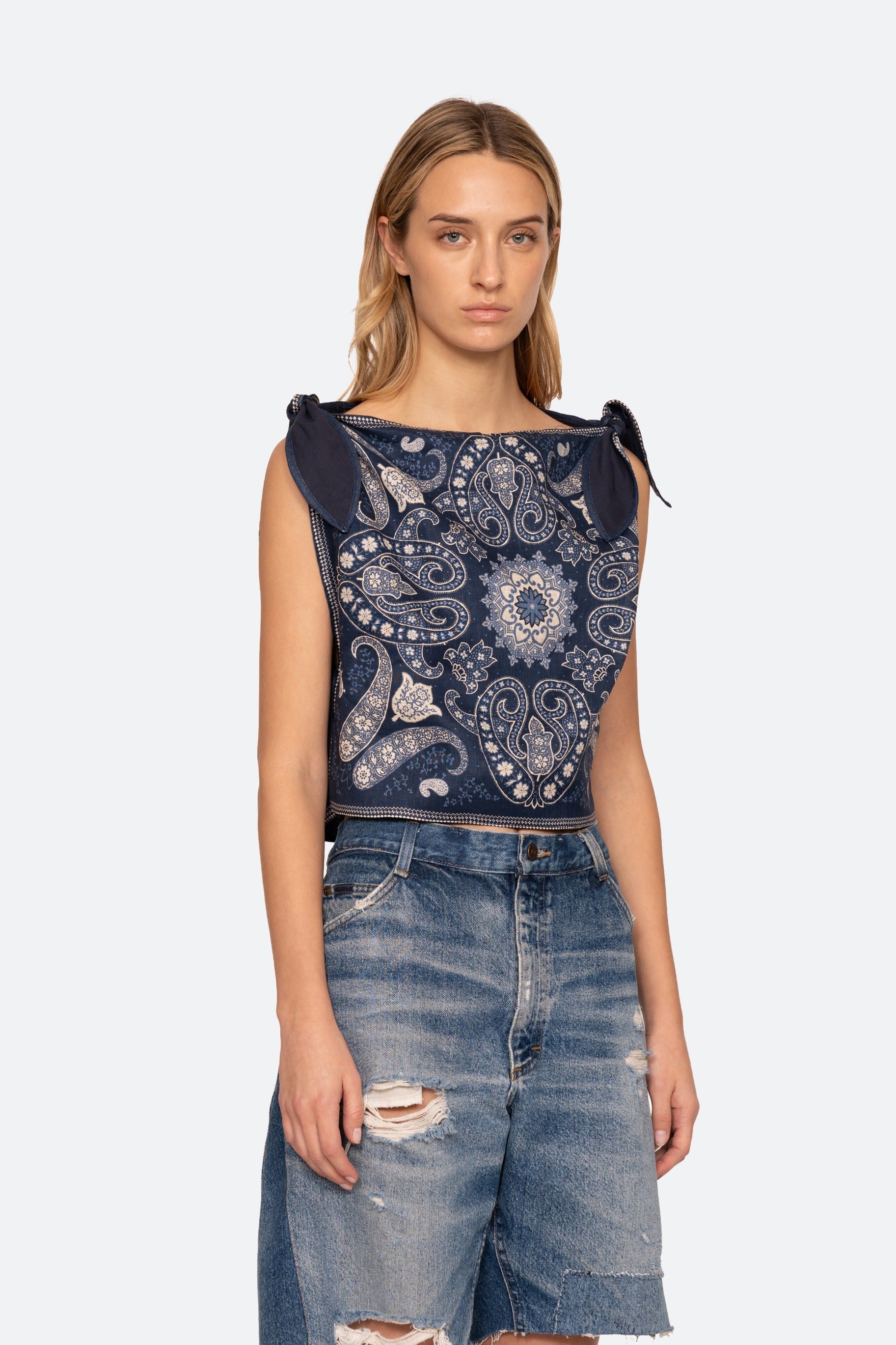 EMELINA PRINT SLVLESS TOP (D1)