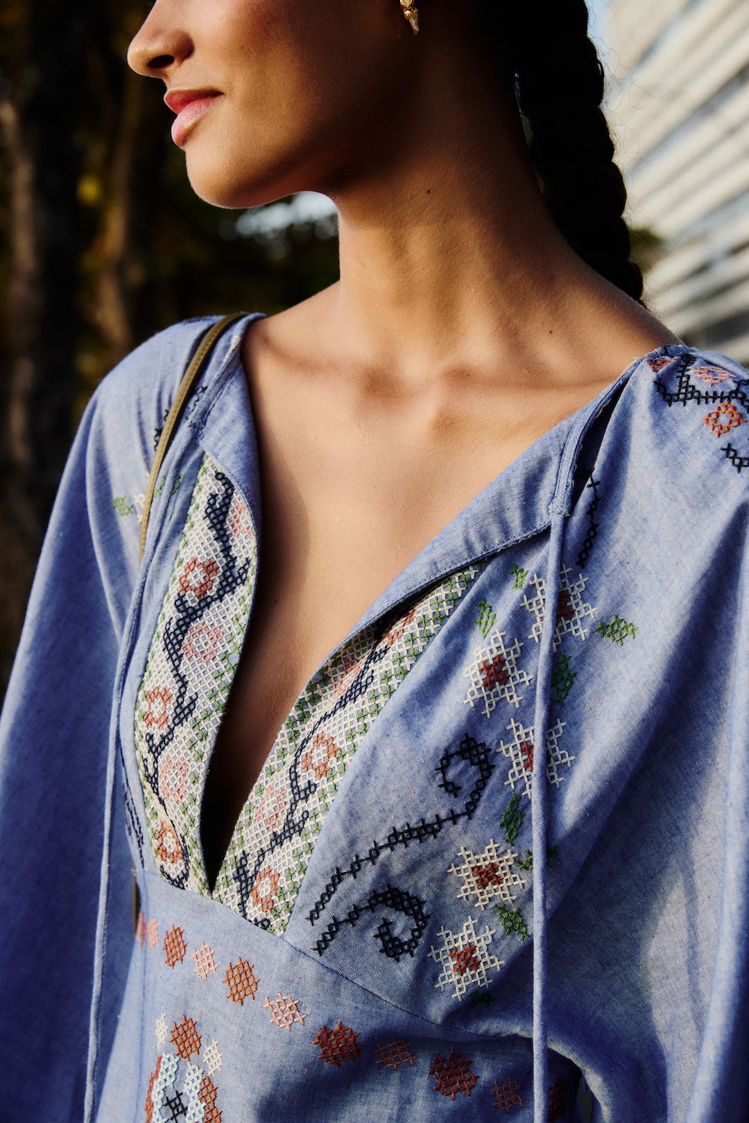 GARDEN TAPESTRY BLUE EMBROIDERY LONG SLEEVE MIDI D