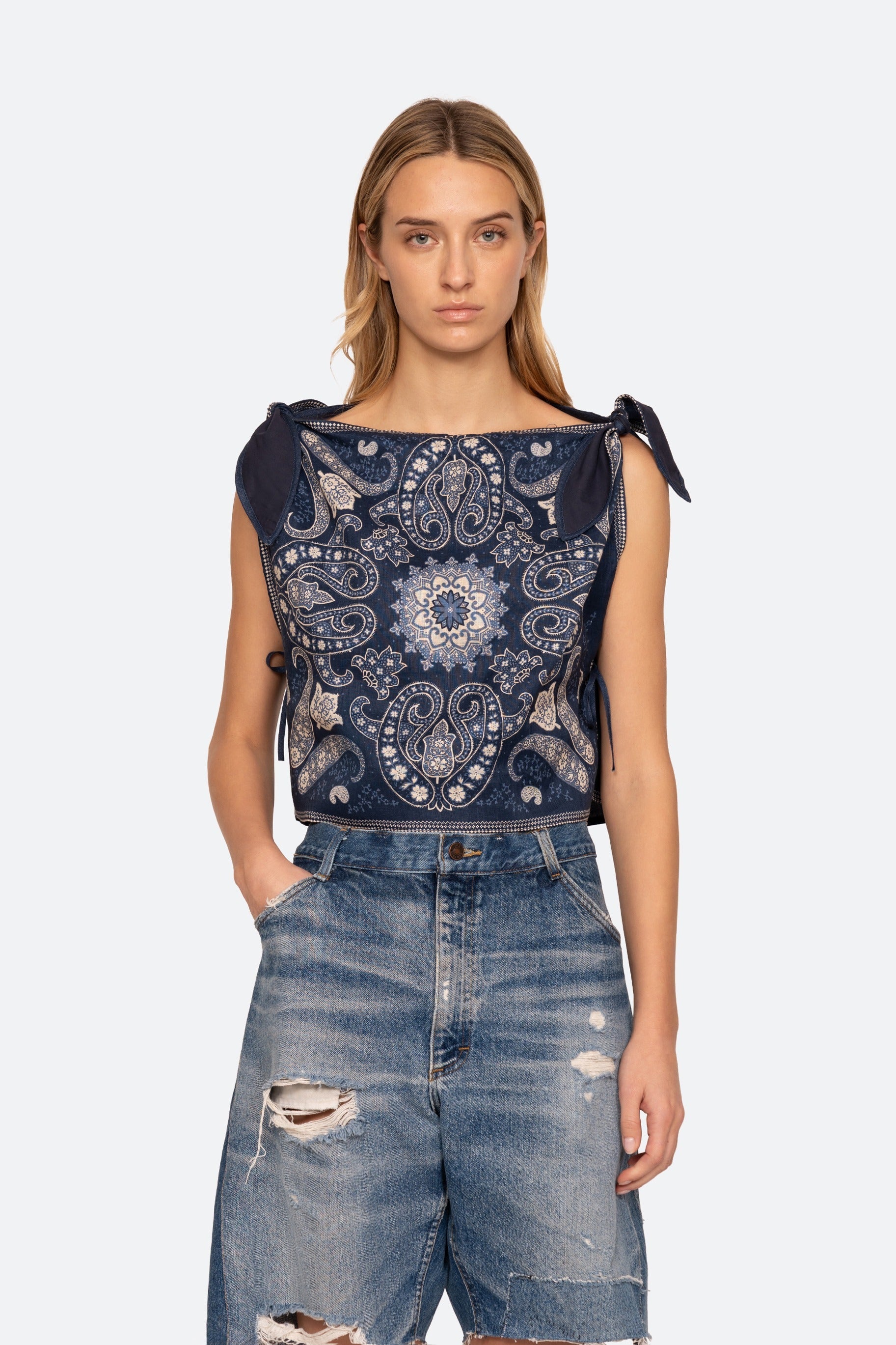EMELINA PRINT SLVLESS TOP (D1)