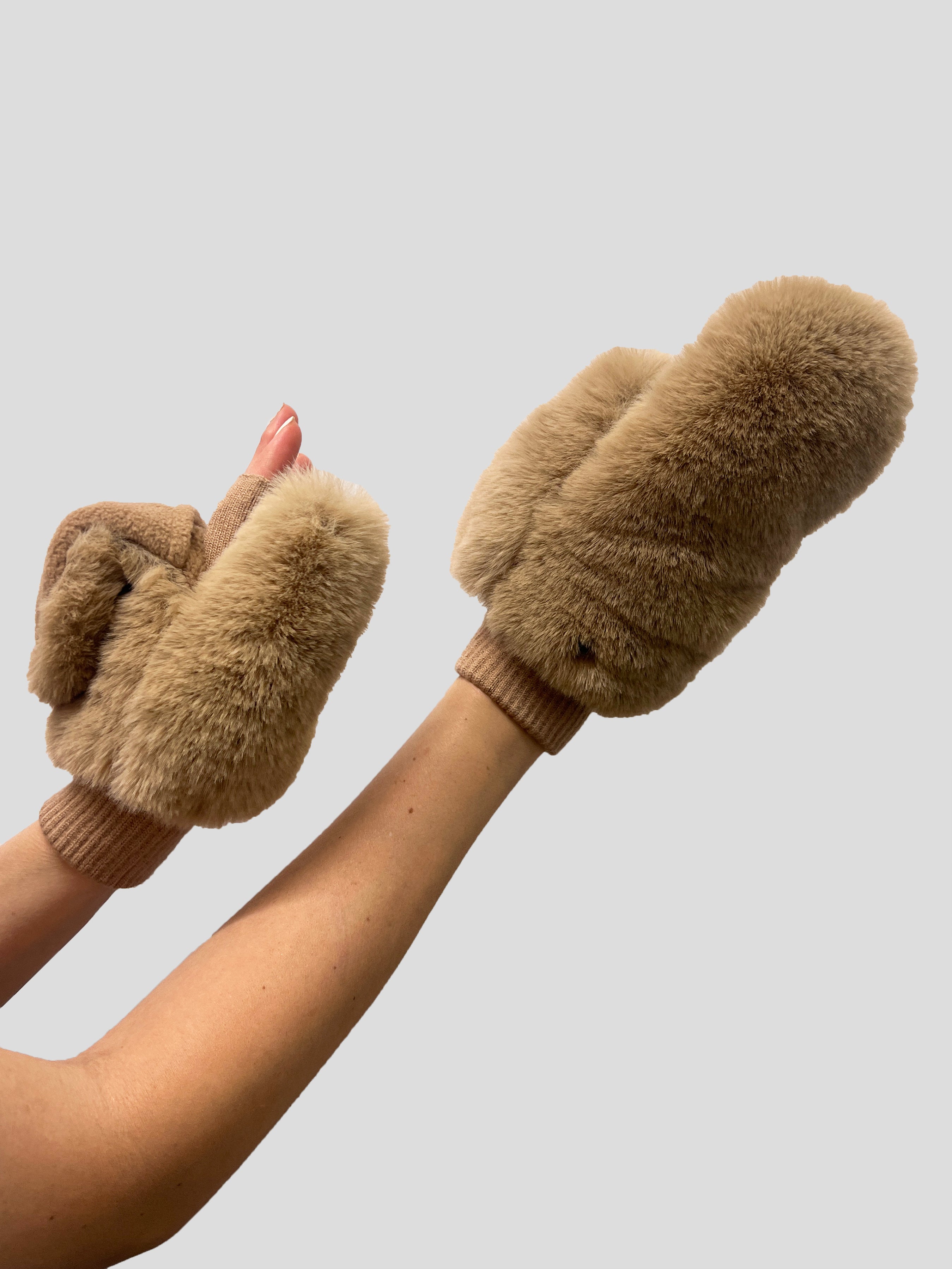 DAPHNE DETACHABLE FAUX FUR MITTENS