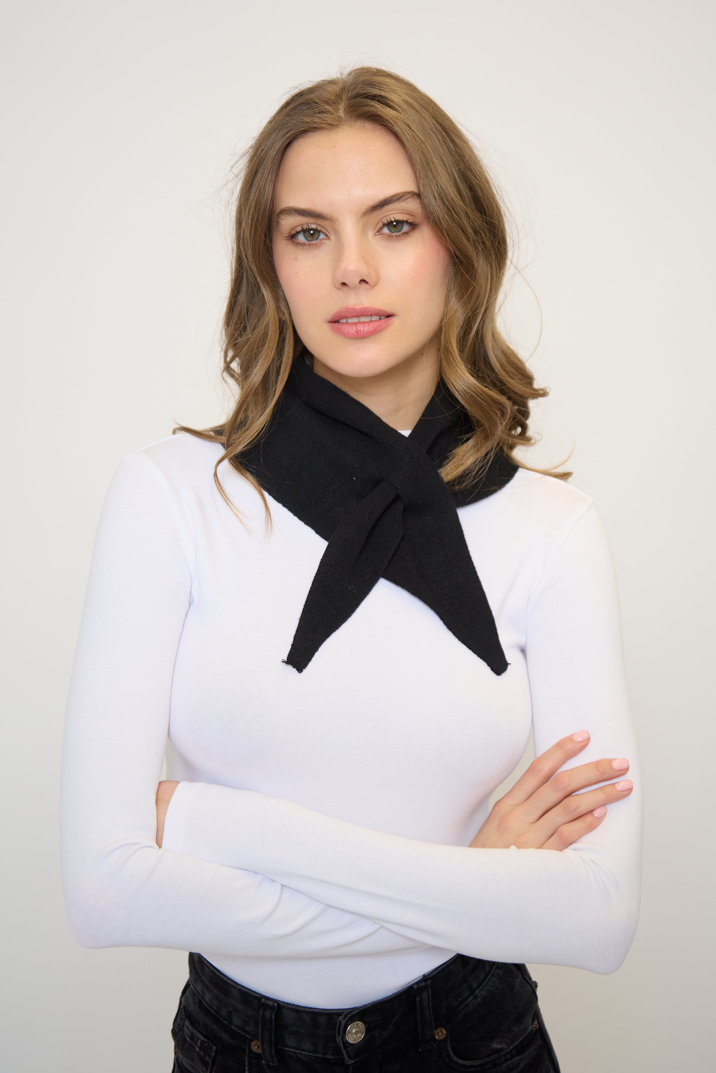 DAPHNE TRIANGLE SCARF
