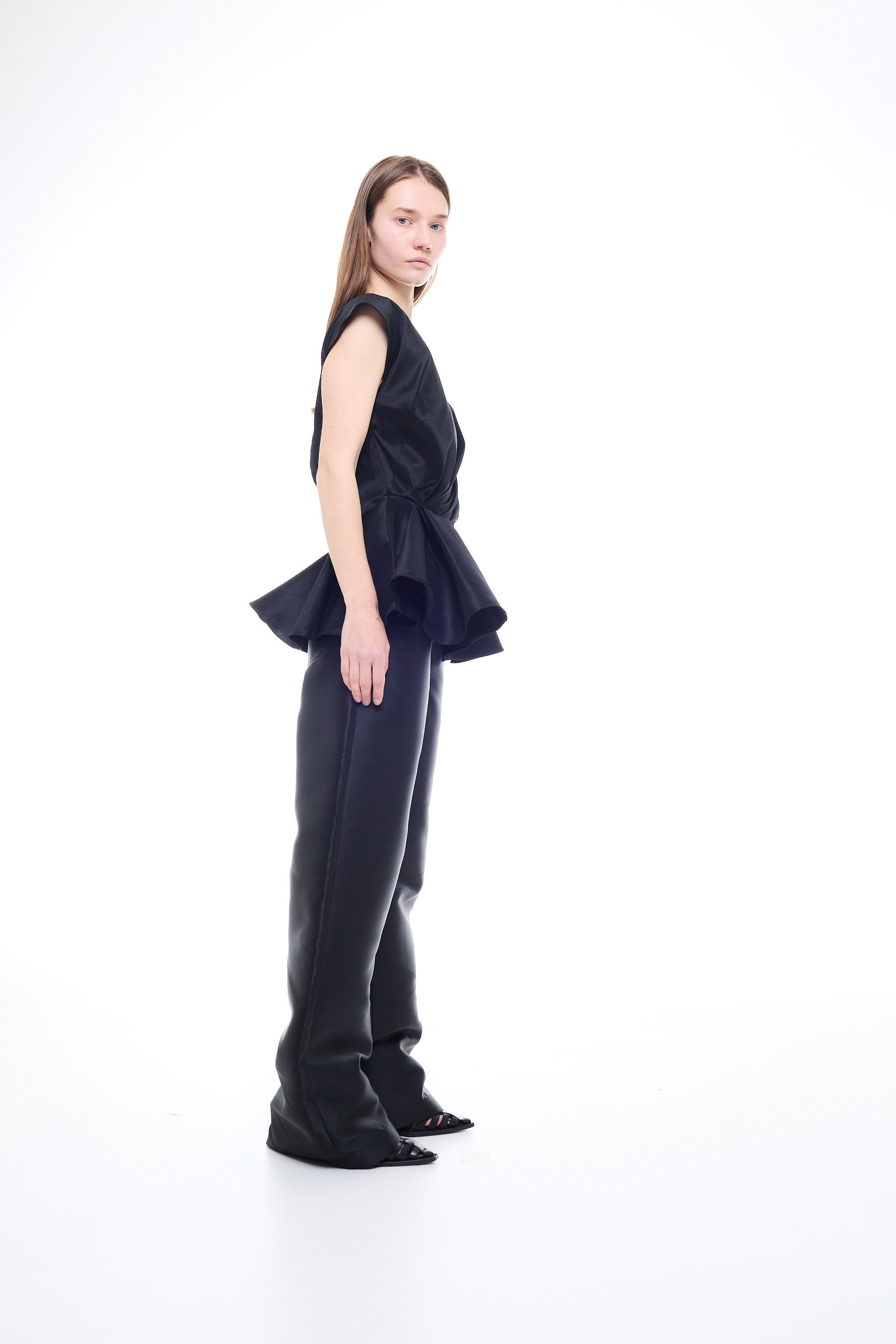 DRAPED CAP SLEEVE FLOUNCE TOP