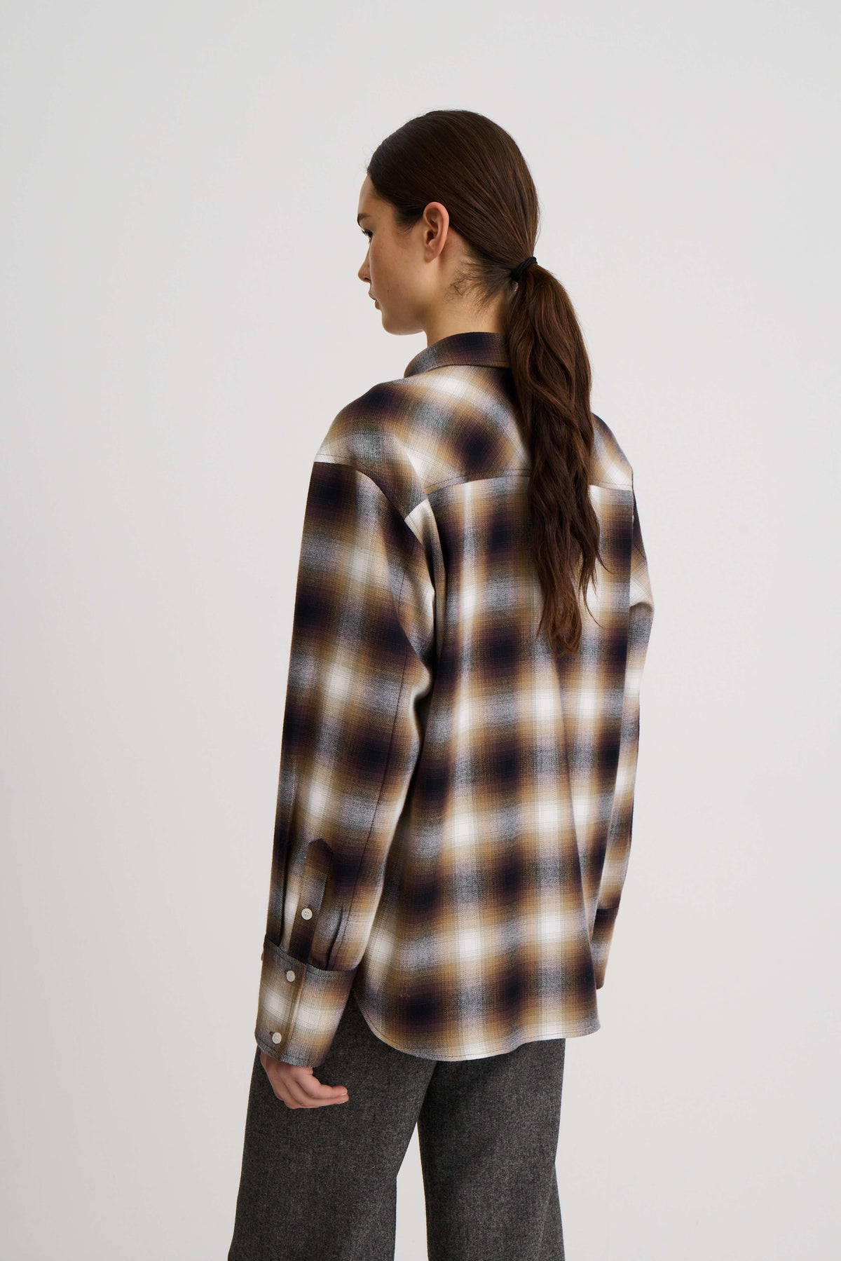 Relaxed Shirt Detachable Scarf