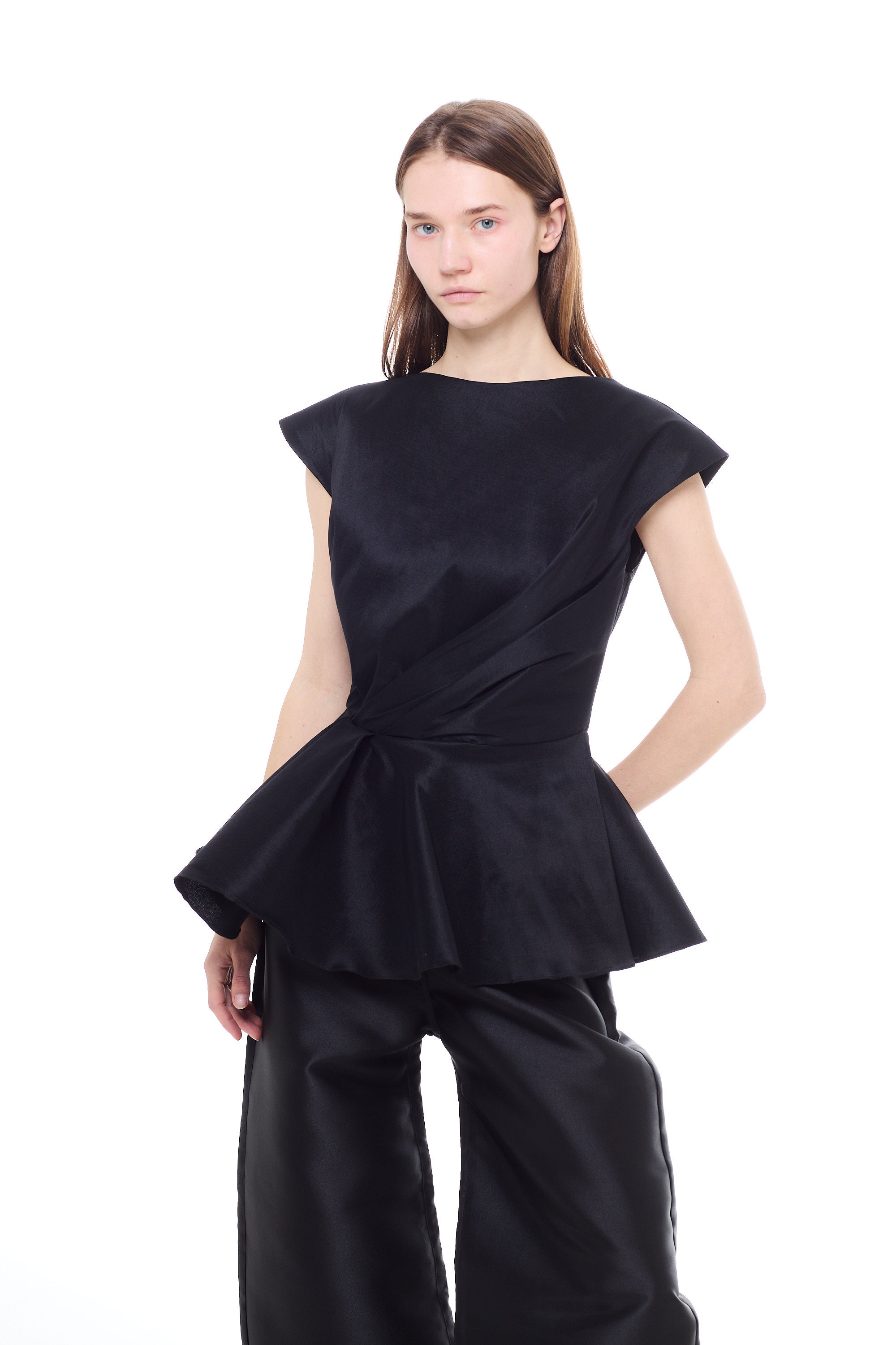 DRAPED CAP SLEEVE FLOUNCE TOP