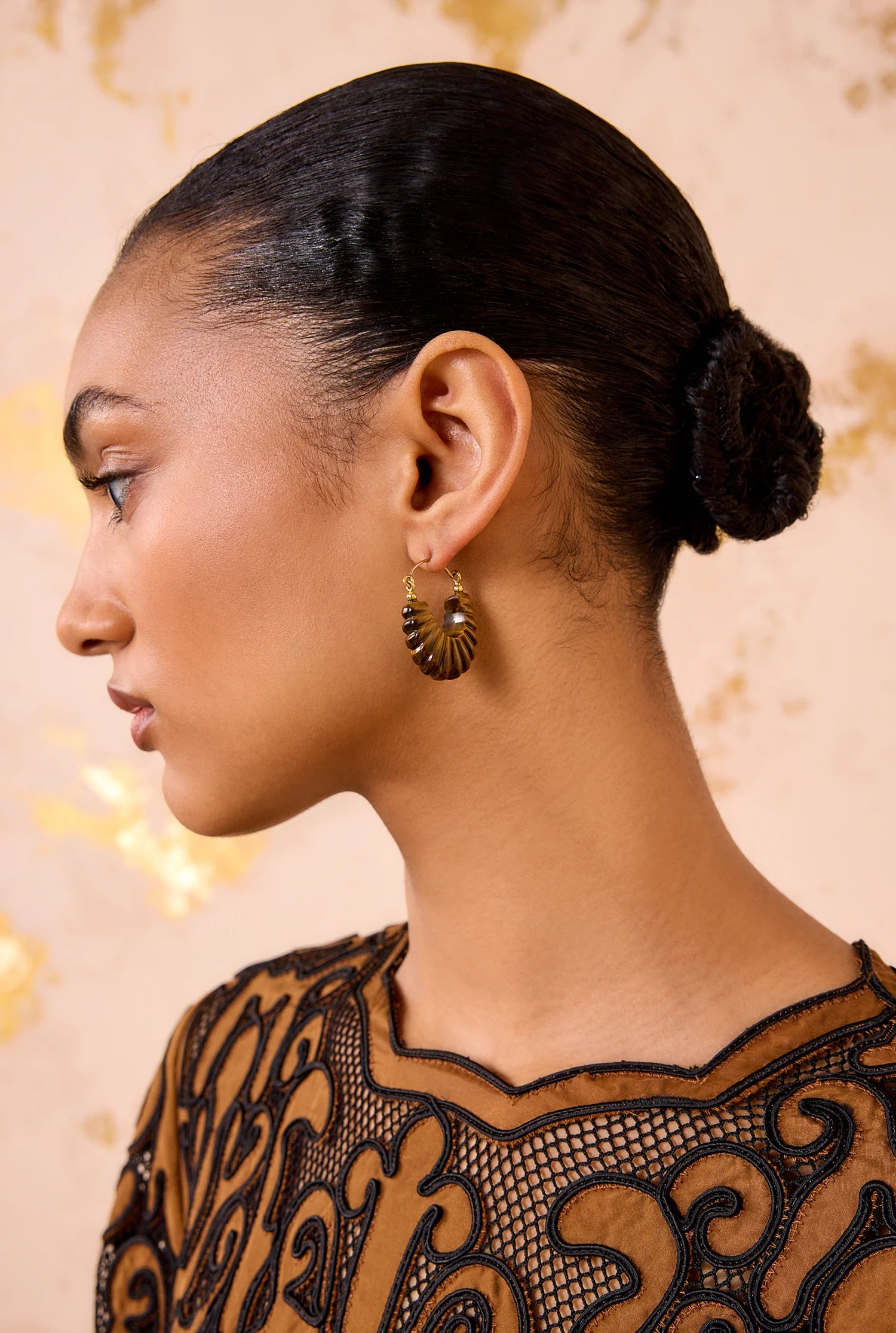 Ulla Johnson Zora Carved Shell Hoop Earring