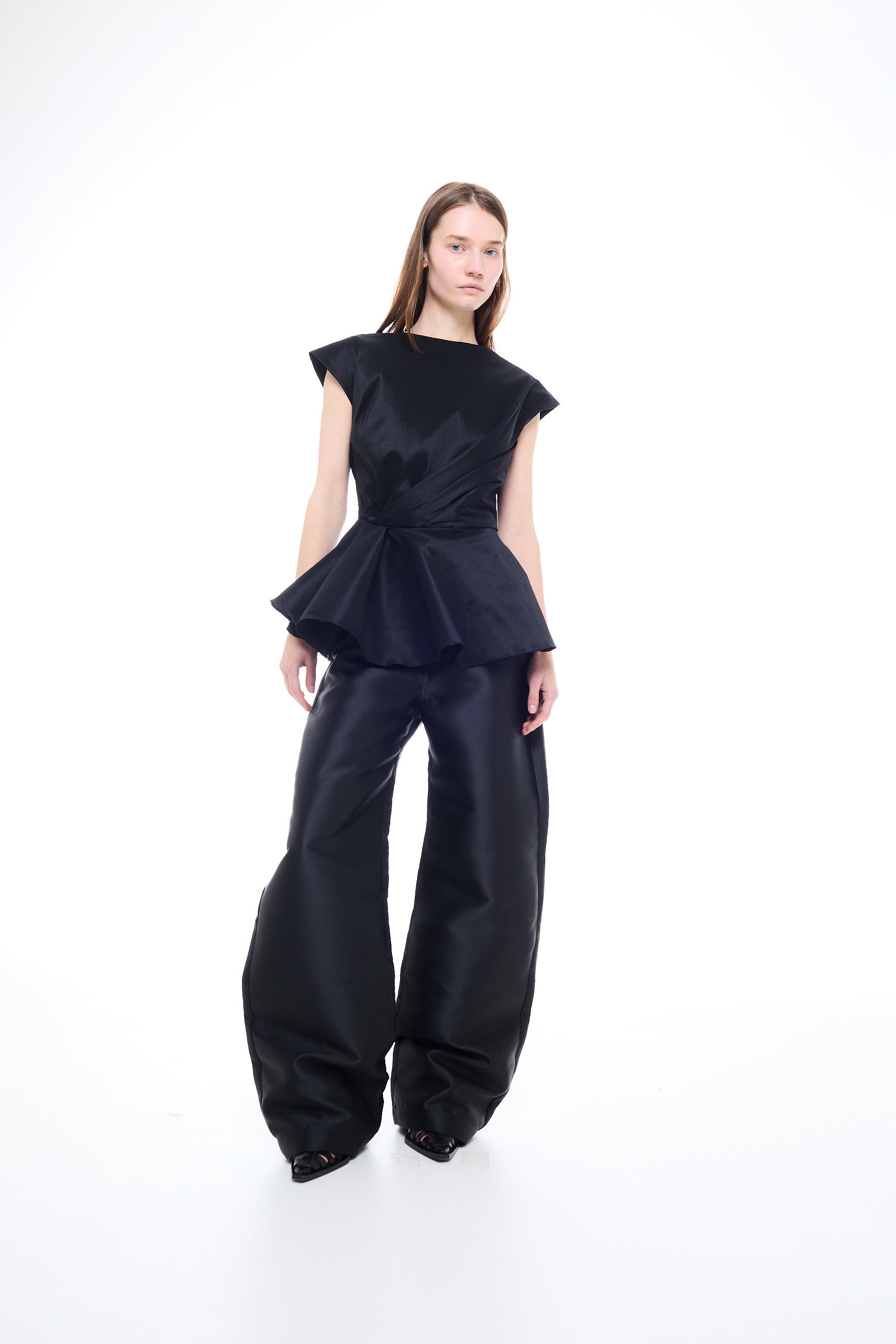 DRAPED CAP SLEEVE FLOUNCE TOP