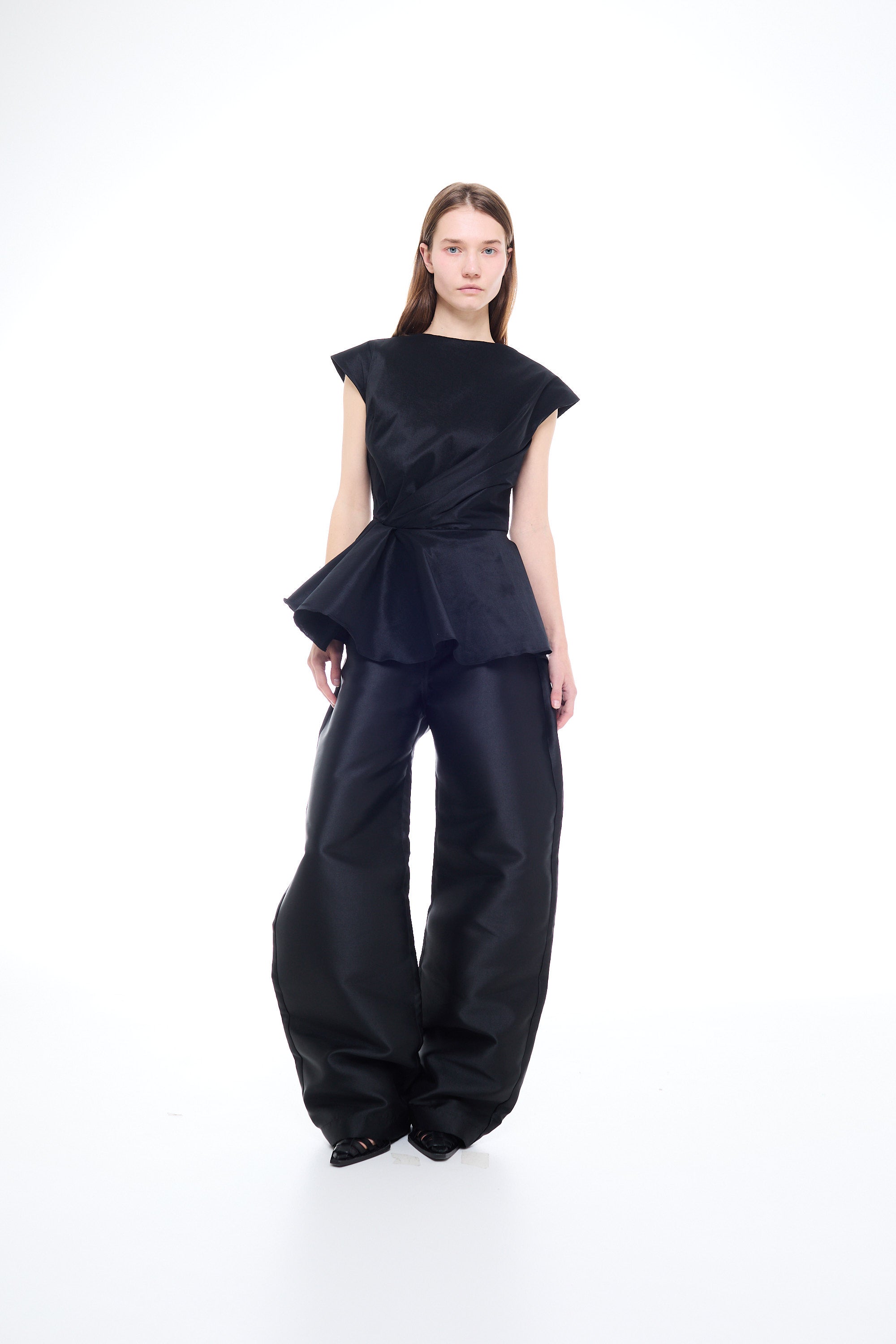 DRAPED CAP SLEEVE FLOUNCE TOP