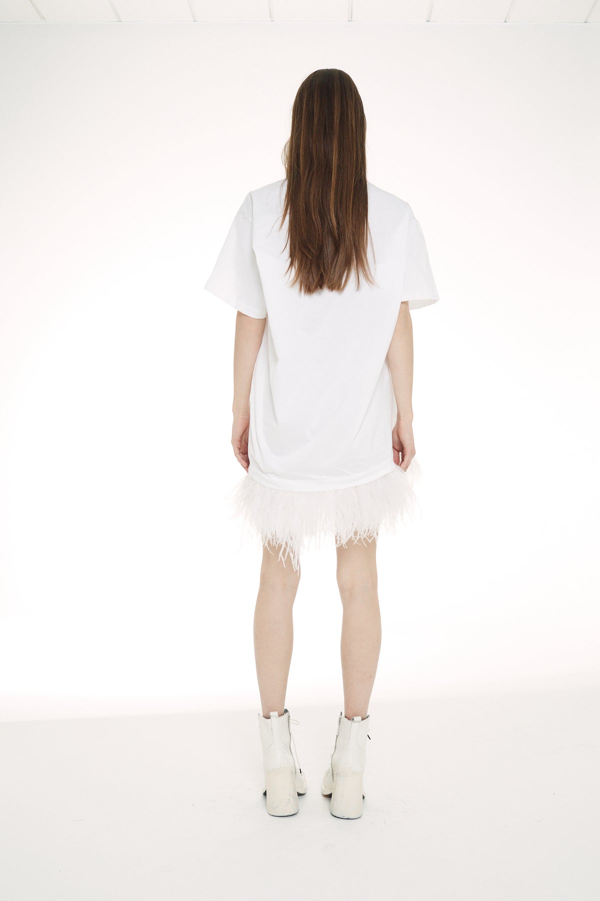 OSTRICH FEATHER HEM T-SHIRT